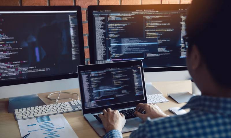 数据科学选型:R与Python如何赋能钦南区网站建设?